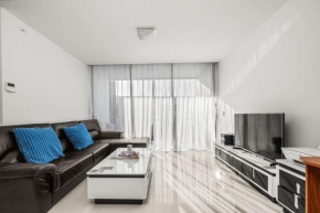 3BR Apartment Pool and Parking Steps to Harbour Town